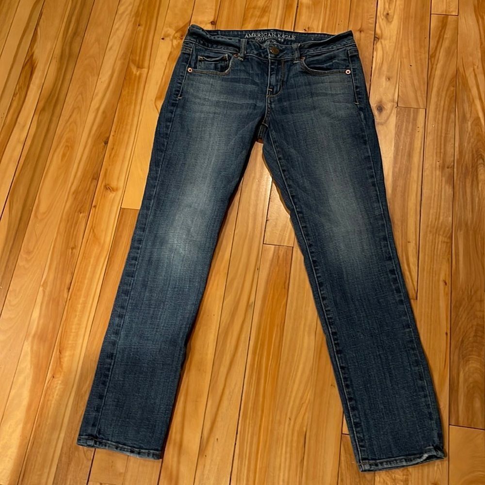 American Eagle medium wash skinny stretch 5-pocket jeans. Size 4 short.